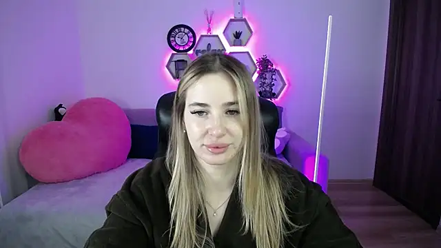 SabrinViolet online show from February 8, 2026, 9:02 am