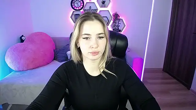 SabrinViolet online show from February 9, 2026, 9:13 am