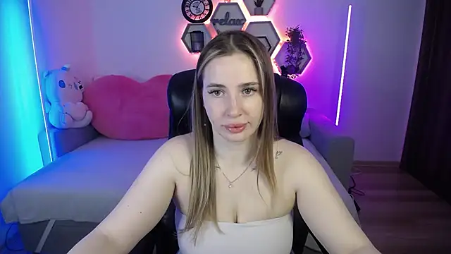 Snapshot of SabrinViolet chatting on June 29, 2026, 8:09 am SabrinViolet online show from June 29, 2026, 8:09 am