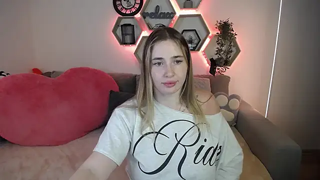Snapshot of SabrinViolet chatting on July 20, 2026, 10:39 am SabrinViolet online show from July 20, 2026, 10:39 am