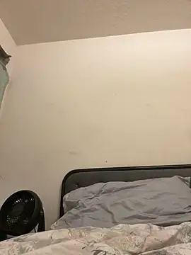 Snapshot of prettlovely14 chatting on October 6, 2025, 6:27 pm prettlovely14 online show from October 6, 2025, 6:27 pm