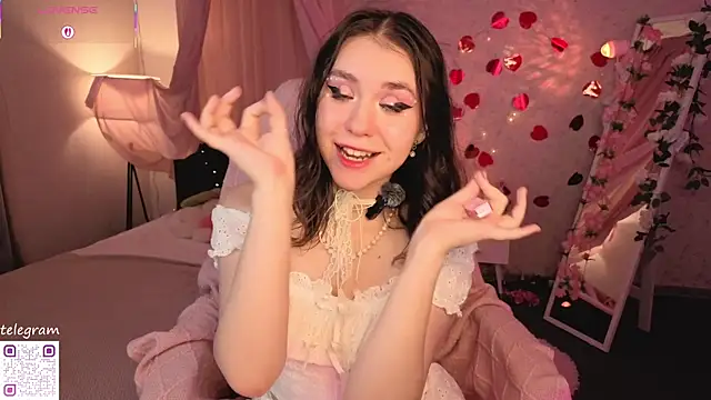 Snapshot of lilly_Cherry_ chatting on July 3, 2026, 11:27 am lilly Cherry online show from July 3, 2026, 11:27 am
