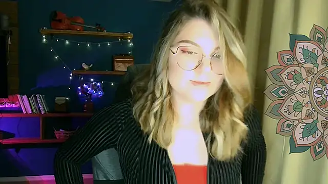 VioletteWay online show from November 9, 2025, 4:05 pm