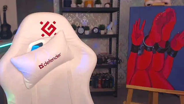 FascinatingEyess online show from December 21, 2025, 1:29 pm