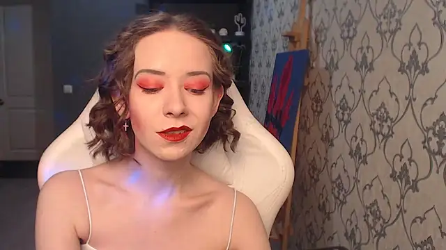 FascinatingEyess online show from April 17, 2026, 8:34 pm