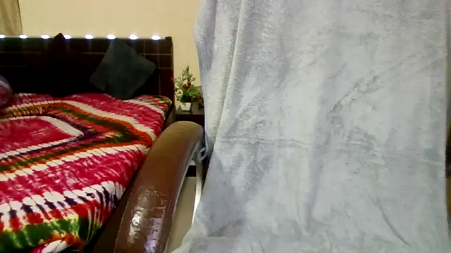 Queenhimanshi online show from February 5, 2026, 12:04 am