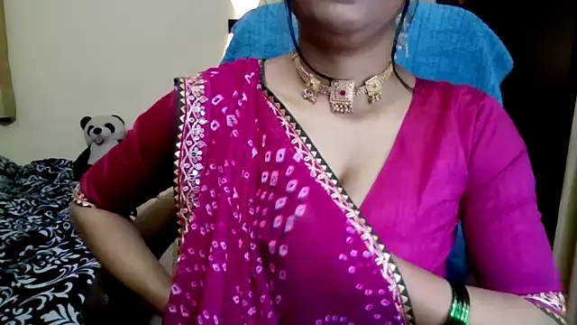 Queenhimanshi online show from February 19, 2026, 12:28 am