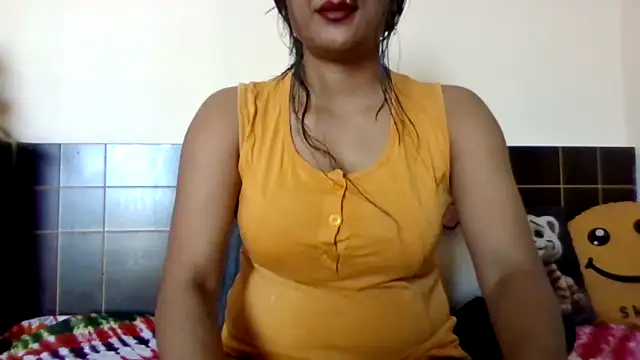 Queenhimanshi online show from April 15, 2026, 8:54 am