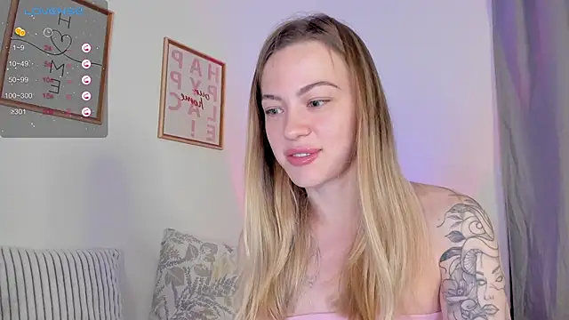 Snapshot of damn_cutie chatting on October 27, 2025, 4:33 pm damn cutie online show from October 27, 2025, 4:33 pm