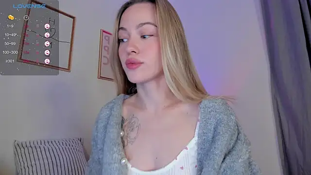 Snapshot of damn_cutie chatting on November 12, 2025, 4:29 pm damn cutie online show from November 12, 2025, 4:29 pm