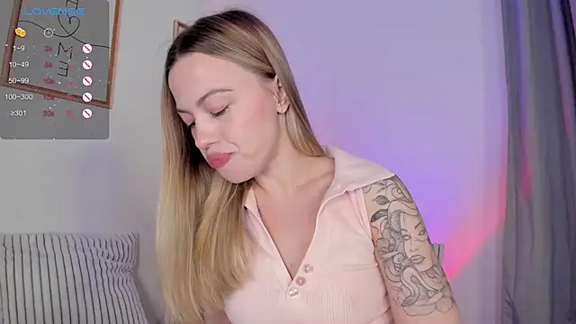 Snapshot of damn_cutie chatting on November 22, 2025, 4:06 pm damn cutie online show from November 22, 2025, 4:06 pm