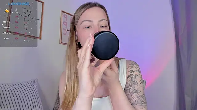 Snapshot of damn_cutie chatting on December 17, 2025, 5:19 pm damn cutie online show from December 17, 2025, 5:19 pm