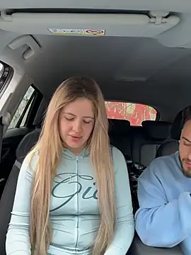 Holly-Glamour online show from April 14, 2026, 9:04 am