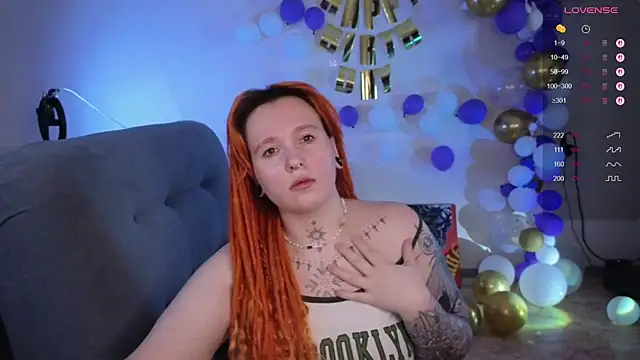 Snapshot of The_Full_Red_Moon chatting on October 19, 2025, 12:06 pm The Full Red Moon online show from October 19, 2025, 12:06 pm