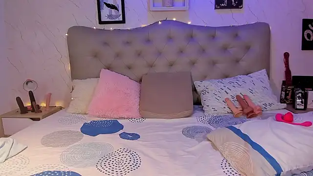 Antonella Montanari online show from January 18, 2026, 1:42 am