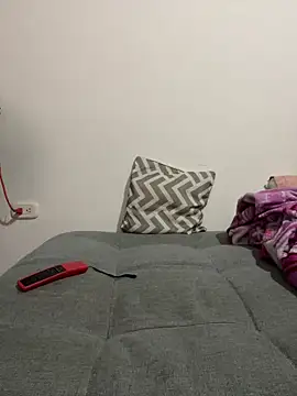 Snapshot of VioletPearson chatting on December 19, 2025, 1:45 am VioletPearson online show from December 19, 2025, 1:45 am