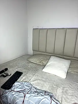 Snapshot of VioletPearson chatting on January 15, 2026, 9:03 am VioletPearson online show from January 15, 2026, 9:03 am