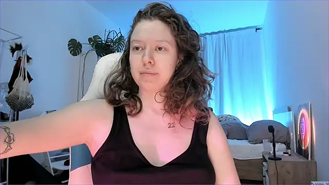 Viktoria Oliverr online show from November 25, 2025, 6:46 am