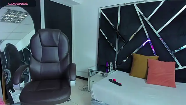 Snapshot of Ivanna18_x chatting on September 14, 2025, 3:27 am Ivanna18 x online show from September 14, 2025, 3:27 am