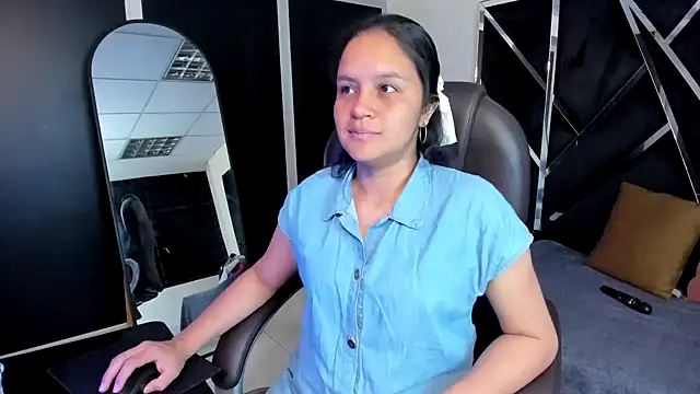 Snapshot of Ivanna18_x chatting on October 10, 2025, 3:38 am Ivanna18 x online show from October 10, 2025, 3:38 am