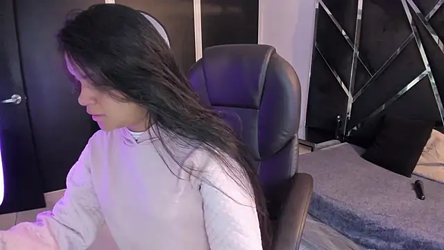 Snapshot of Ivanna18_x chatting on November 7, 2025, 3:50 am Ivanna18 x online show from November 7, 2025, 3:50 am