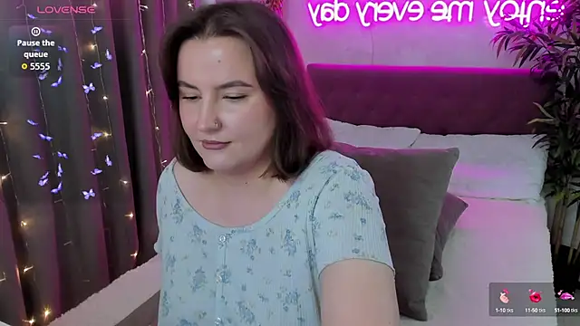 FeralPeach online show from September 13, 2025, 6:13 am