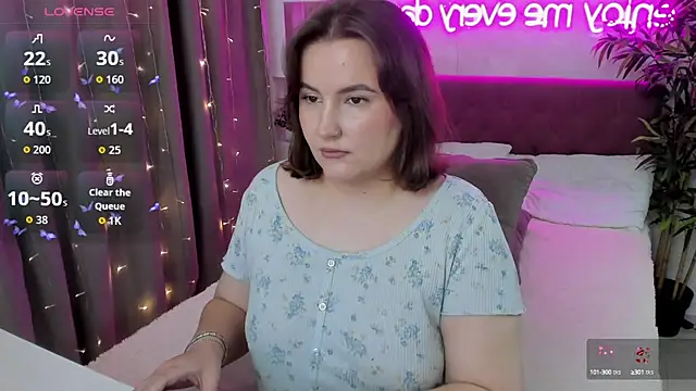 FeralPeach online show from September 17, 2025, 4:14 am