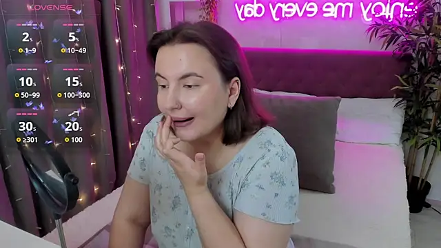 FeralPeach online show from September 19, 2025, 3:41 am