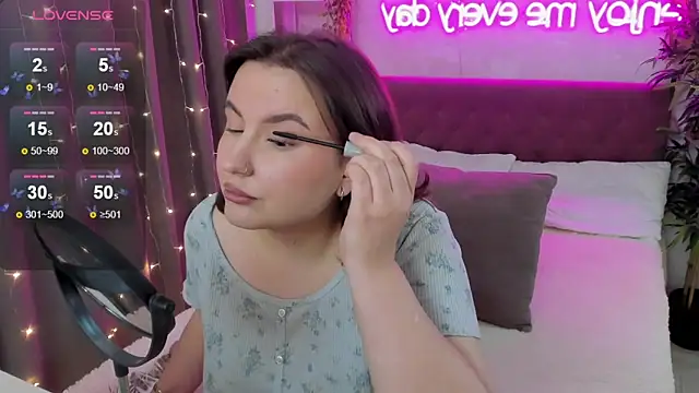 FeralPeach online show from November 14, 2025, 4:55 am