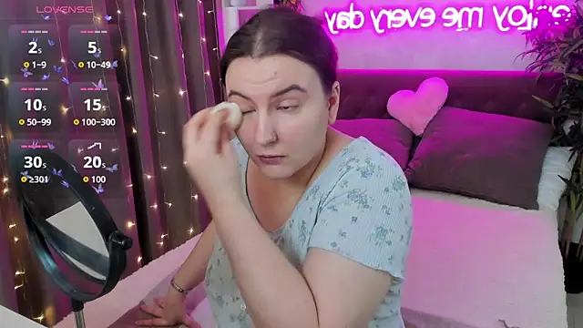 FeralPeach online show from March 12, 2026, 7:03 am