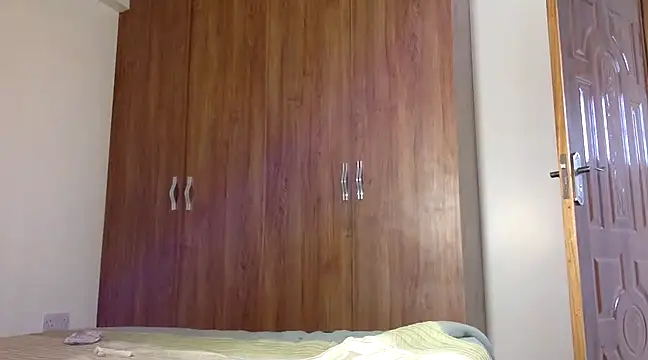 Rose berry online show from January 25, 2025, 9:26 am