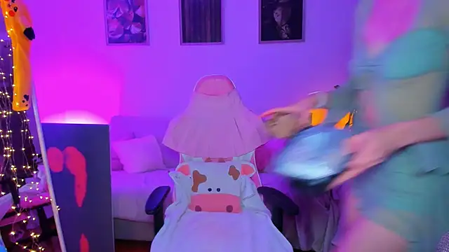 Snapshot of Alyssa_Smitt chatting on October 27, 2025, 6:45 pm Alyssa Smitt online show from October 27, 2025, 6:45 pm