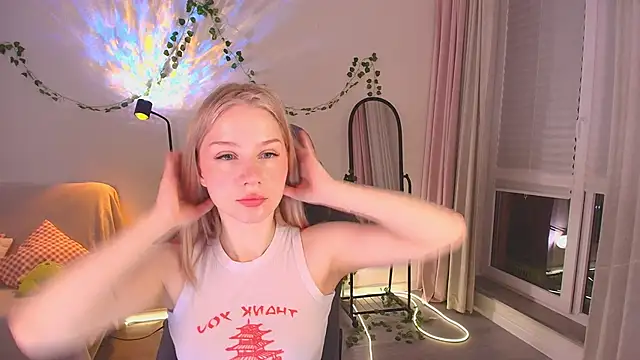 Snapshot of Eva_Davi chatting on November 5, 2025, 2:22 am Eva Davi online show from November 5, 2025, 2:22 am