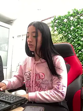 Snapshot of Ady_18 chatting on February 10, 2025, 8:10 pm Ady 18 online show from February 10, 2025, 8:10 pm