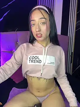 Snapshot of Ady_18 chatting on November 17, 2025, 6:46 pm Ady 18 online show from November 17, 2025, 6:46 pm