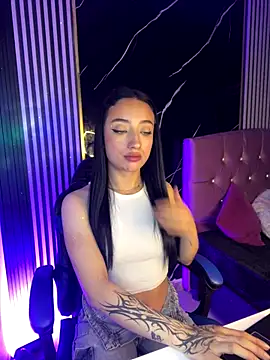 Snapshot of Ady_18 chatting on November 19, 2025, 8:31 pm Ady 18 online show from November 19, 2025, 8:31 pm