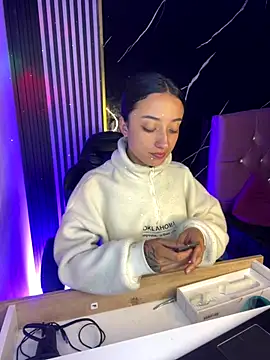 Snapshot of Ady_18 chatting on November 20, 2025, 8:08 pm Ady 18 online show from November 20, 2025, 8:08 pm