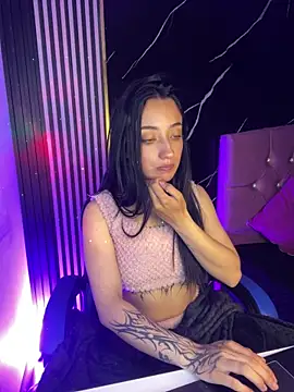 Snapshot of Ady_18 chatting on November 21, 2025, 8:18 pm Ady 18 online show from November 21, 2025, 8:18 pm