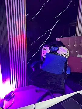 Snapshot of Ady_18 chatting on November 22, 2025, 7:02 pm Ady 18 online show from November 22, 2025, 7:02 pm