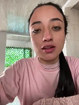 Snapshot of Ady_18 chatting on November 27, 2025, 6:43 pm Ady 18 online show from November 27, 2025, 6:43 pm