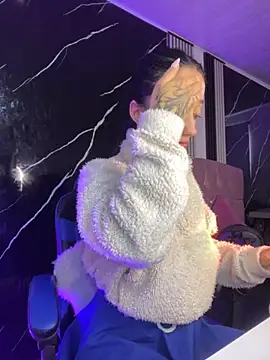 Snapshot of Ady_18 chatting on November 29, 2025, 3:59 pm Ady 18 online show from November 29, 2025, 3:59 pm