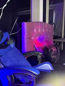 Snapshot of Ady_18 chatting on December 3, 2025, 7:45 pm Ady 18 online show from December 3, 2025, 7:45 pm