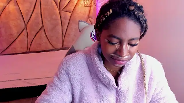 Queen perla  online show from January 18, 2025, 12:47 pm