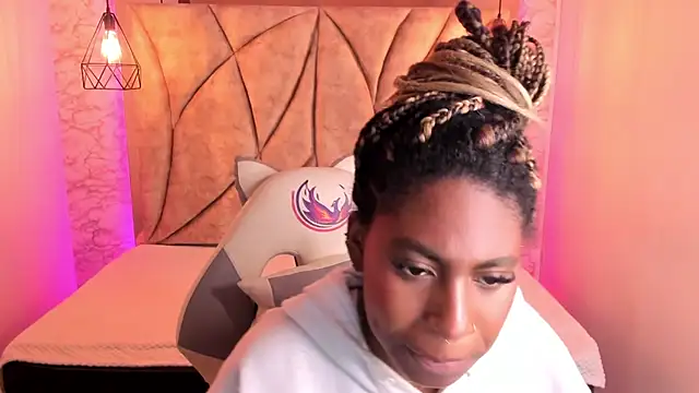 Queen perla  online show from January 20, 2025, 5:48 pm