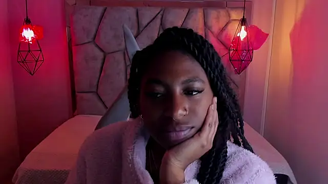 Queen perla  online show from March 19, 2025, 12:23 pm