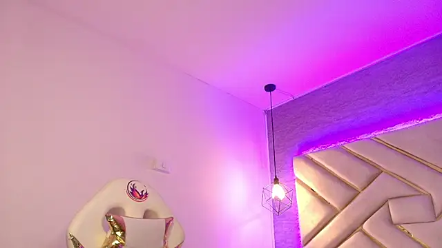 Queen perla  online show from March 21, 2025, 12:17 pm