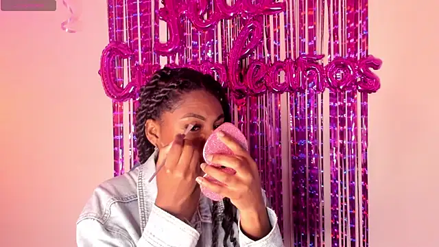 Queen perla  online show from October 18, 2025, 12:28 pm