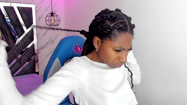 Queen perla  online show from October 23, 2025, 12:04 pm