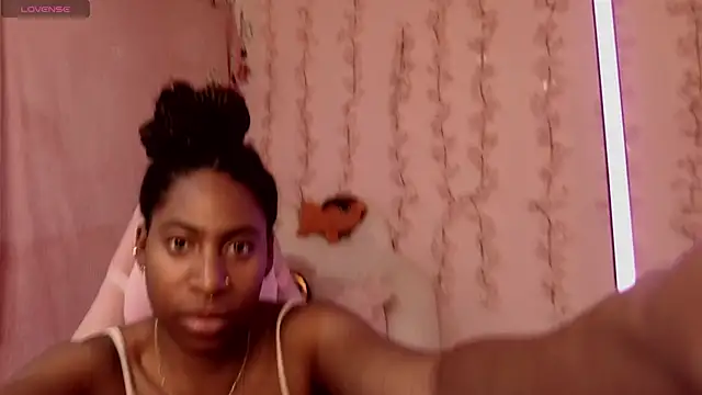 Queen perla  online show from December 16, 2025, 7:08 pm