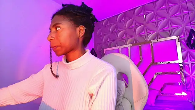 Queen perla  online show from April 15, 2026, 12:12 pm